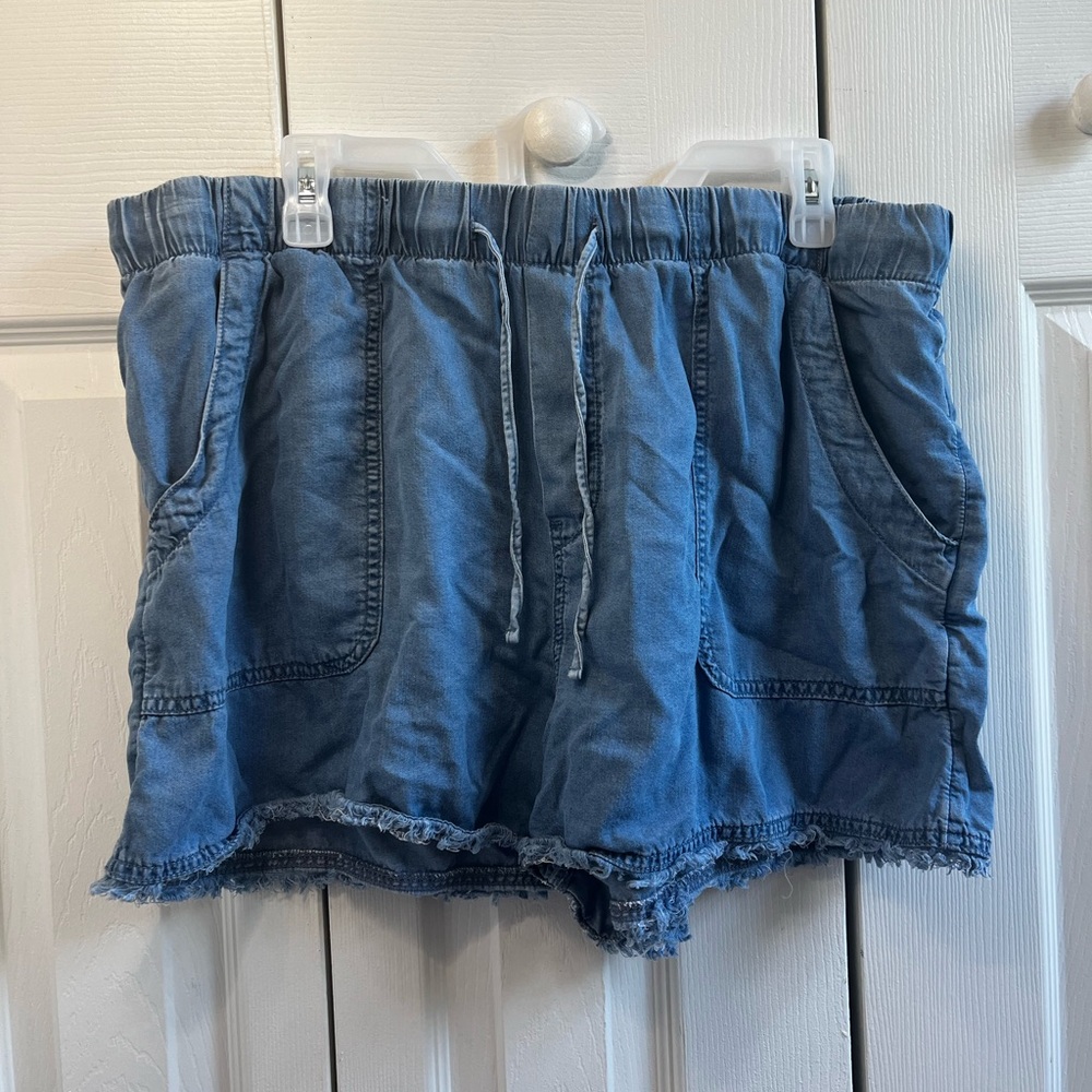 Denim-looking Lyocell shorts